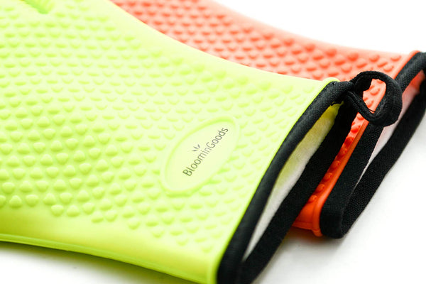 BloominGoods Silicone Cooking Gloves – Heat Resistant Oven Mitt & barbecue gloves for Grilling, BBQ and Baking - Non-Slip Potholders with Internal Protective Cotton Layer (Green)